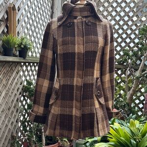 LOVE STITCH Plaid Brown-tone Jacket. Women’s size Small-Med Zipper. 2 pockets
